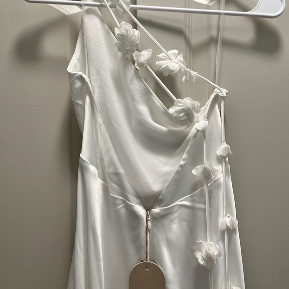 Meshki white one shoulder floral dress - XS/US 2 - never worn tags still intact - Picture 7 of 9